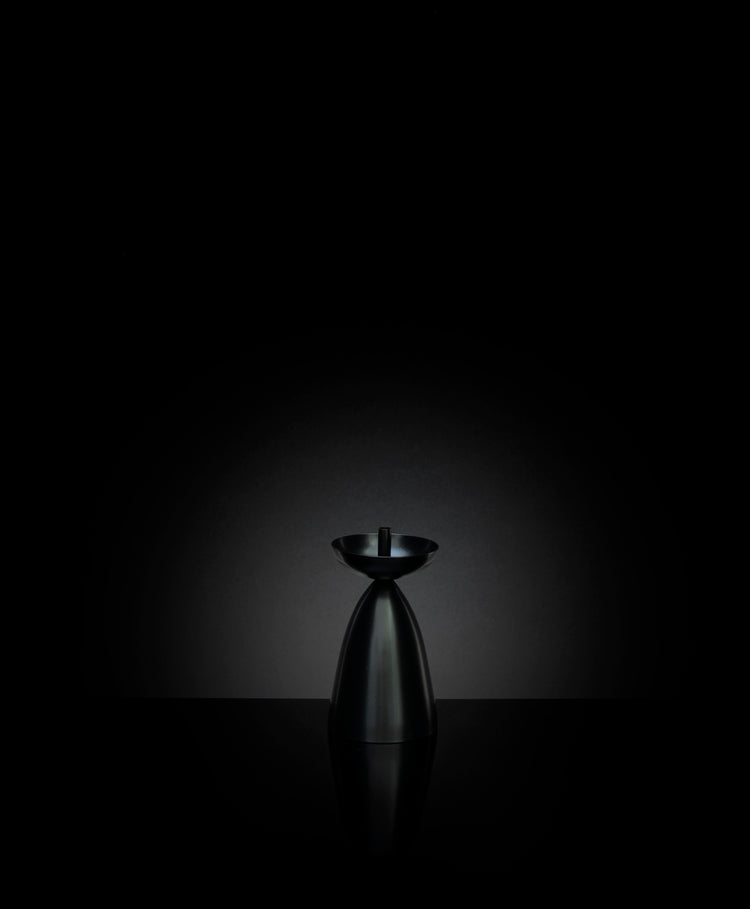 Černý mosazný svícen Doll black