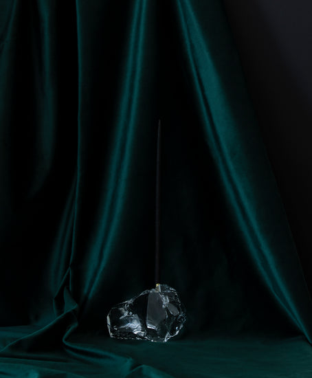 Skleněný svícen "Trash cristal" - ukázka s černou Apiskou