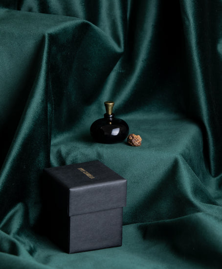 Olejový parfém OUD LAOS v luxusním flakonu